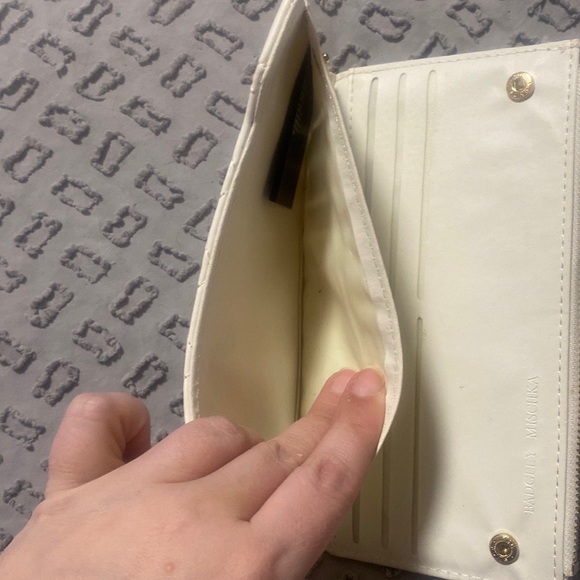 Badgley Mishka White Quilted Wallet - Picture 5 of 6
